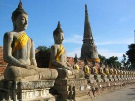 contadini e vendute in tutta la Thailandia con il marchio "Made in Phrae". Pranzo in un ristorante locale.