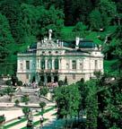 Ľudovít II. a mal byť vernou kópiou francúzskeho Versailles), pokračovanie do hlavného mesta Bavorska Mníchova, ktoré je zároveň tretie najväčšie mesto v Nemecku.