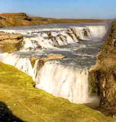 Þingvellir je unikátom tak z historického, ako aj geologického hľadiska leží na tektonickom zlome eurázijskej a americkej pevninskej dosky a vy sa tak môžete ocitnúť jednou nohou v Amerike a druhou v