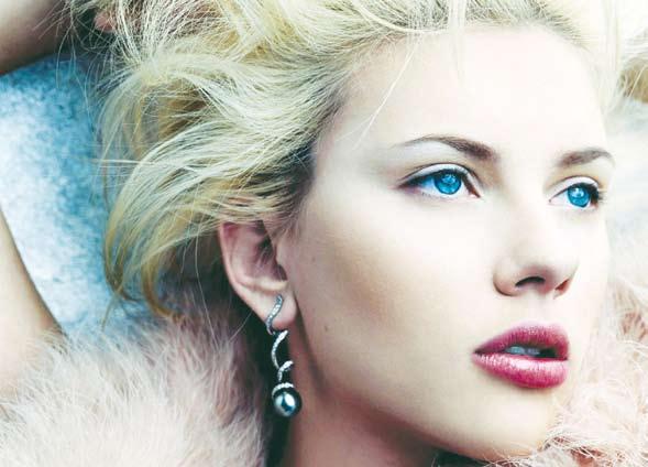 Scarlett Johansson s a apucat şi de cântat Actriţa Scarlett Johansson a declarat că a primit aprobarea lui Tom Waits pentru a şi lansa albumul său de debut, care cuprinde 10 cântece compuse de
