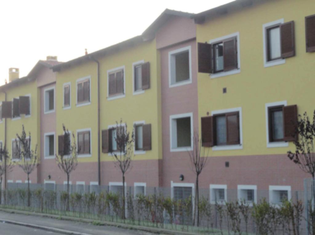 WP 5 - Esame di casi di studio Moncalieri L edificio è situato in una zona periferica della città di Moncalieri, nell area metropolitana di Torino, è stato costruito nel 2010.
