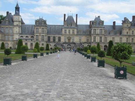 Verso le 16 partiamo e andiamo a Chartres dove visitiamo la famosa cattedrale (parcheggio a pagamento a 15 minuti dalla cattedrale alle coord. 48.449428 - E 1.482456).