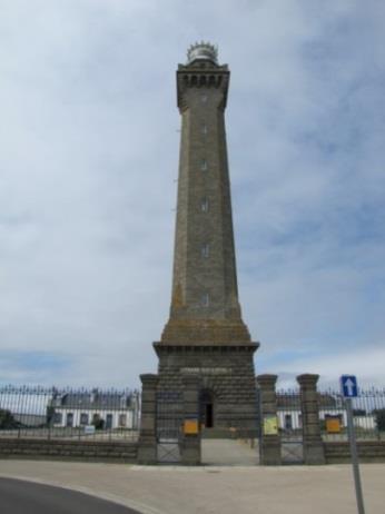 Giovedì 28 maggio: La giornata inizia con una fastidiosa pioggerellina. Partiamo e andiamo al faro d'eckmuhl sulla punta della penisola del Penmarch.