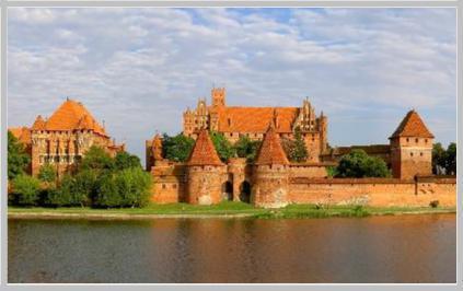 Giorno 4 Danzica Malbork Torun Al mattino partenza per Malbork Visita del Castello di Malbork (ingresso e guida inclusa) Patrimonio dell Umanità dell UNESCO, fu costruito dai Cavalieri Teutonici nel