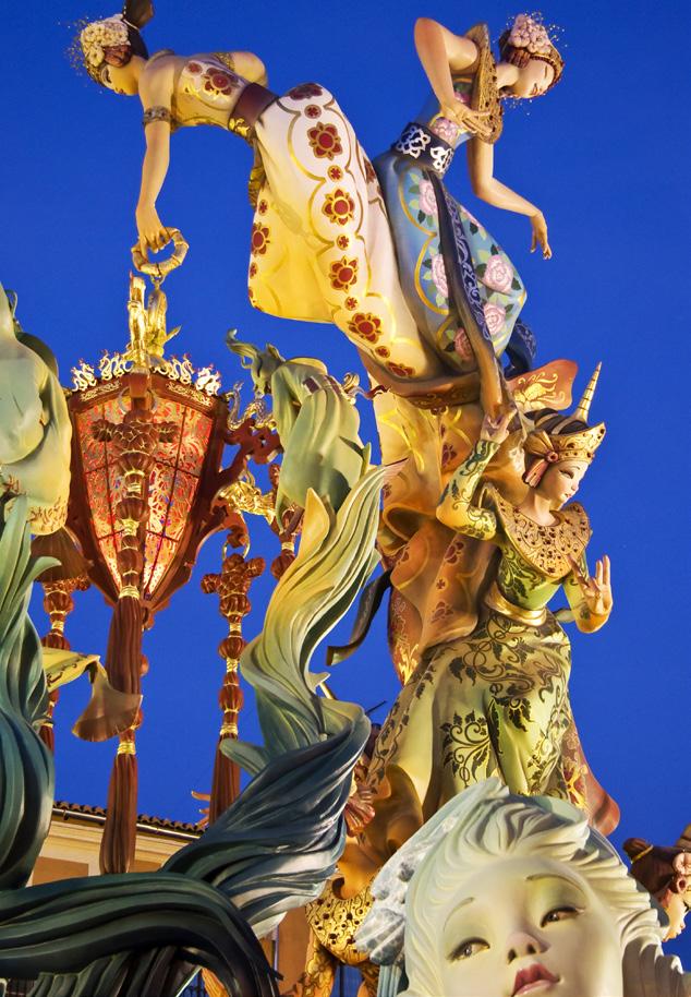 CULTURA IN SPAGNA FESTE E TRADIZIONI CULTURALI In Spagna le feste popolari si susseguono durante tutto l'anno. Alcune come quella di San Fermín sono conosciute in tutto il mondo.