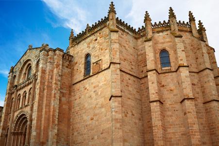I 10 SEGRETI MEGLIO CUSTODITI DELLA SPAGNA ABBAZIA CISTERCENSE DI CAÑAS LA RIOJA Visita una delle prime abbazie fondate in Spagna e lasciati incantare dalla sua chiesa gotica.