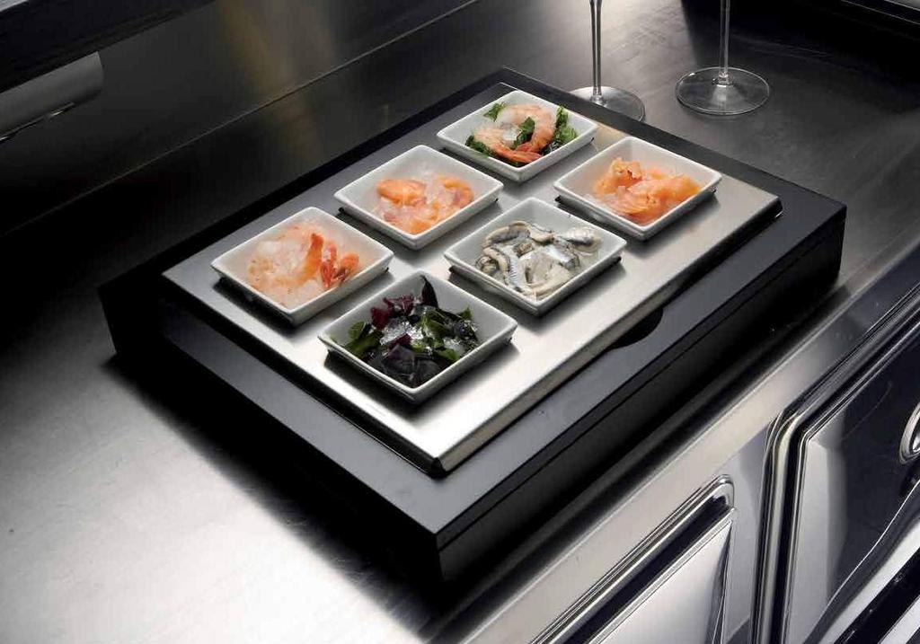 made in Freddi Refrigerating systems Espositore refrigerato 6 ciotole porcellana Cod. 51270306 cm 38x32x5,5h Refrigerated display with 6 porcelain bowls. Composizione Cod.