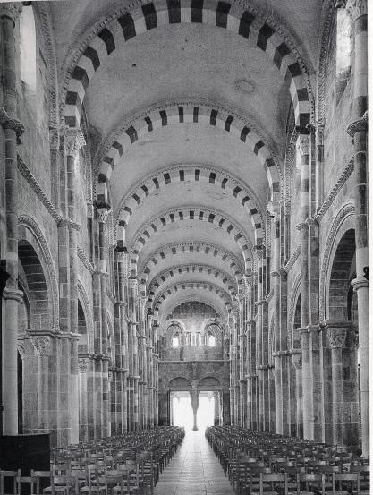 CHIESA DELLA MADELEINE A VèZELAY Sezioni della navata: in basso rilievo