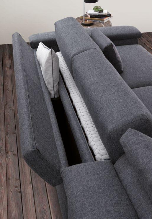 Il contenitore nello schienale del divano aggiunge quel quid di praticità e funzionalità che un divano letto non deve mai dimenticare.