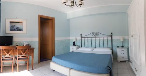 Bilocale con bagno Sistemazione per 4 Sistemazione per 5 110 /notte 125 /notte In B&B Camere con bagno, Tv