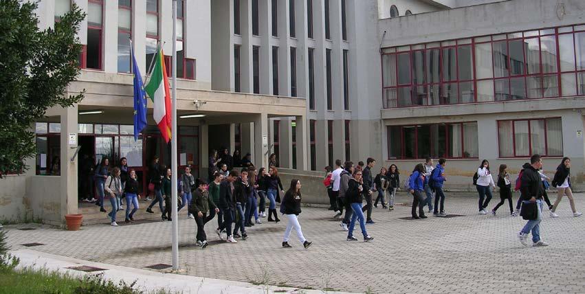 l istituto L Istituto d Istruzione Superiore F.Ferrara è ubicato in contrada affacciata e collegato al centro cittadino mediante pullman di linea.