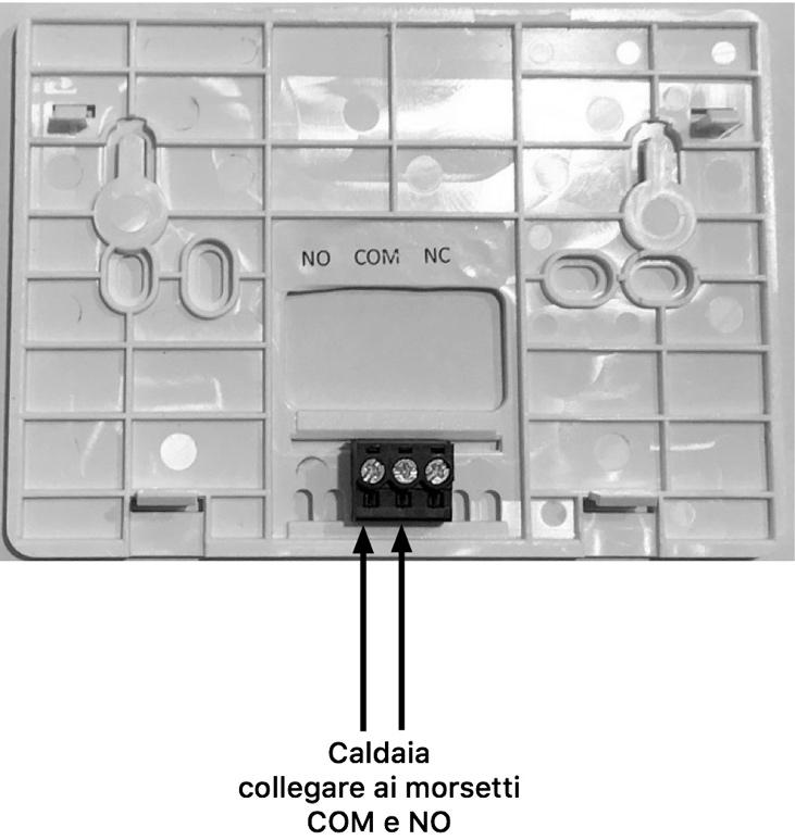 AVVERTENZE DI SICUREZZA Il dispositivo deve essere installato e messo in funzione da persona qualificata, rispettando scrupolosamente gli schemi di collegamento riportati in questo manuale.