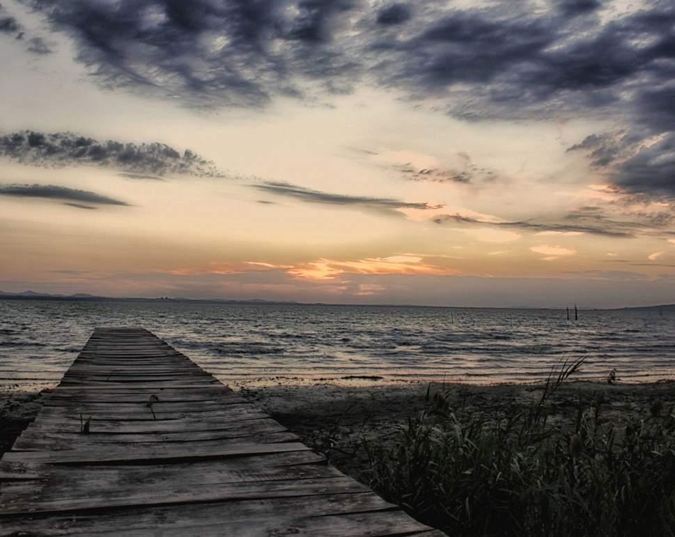 Il borgo di Castiglione del Lago, è il più importante centro turistico del Trasimeno e deve la sua impronta medievale ai signori della Corgna, divenuti padroni del lago nel Cinquecento.