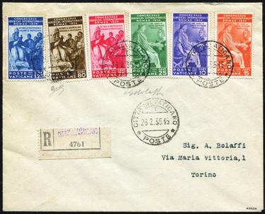 .. 80 - Vaticano - 7/3/1949 - Serie Basiliche n 122+31 + Ex. n 11/12 su busta primo giorno per la Francia. C/Biondi. Cat. 550 (f).