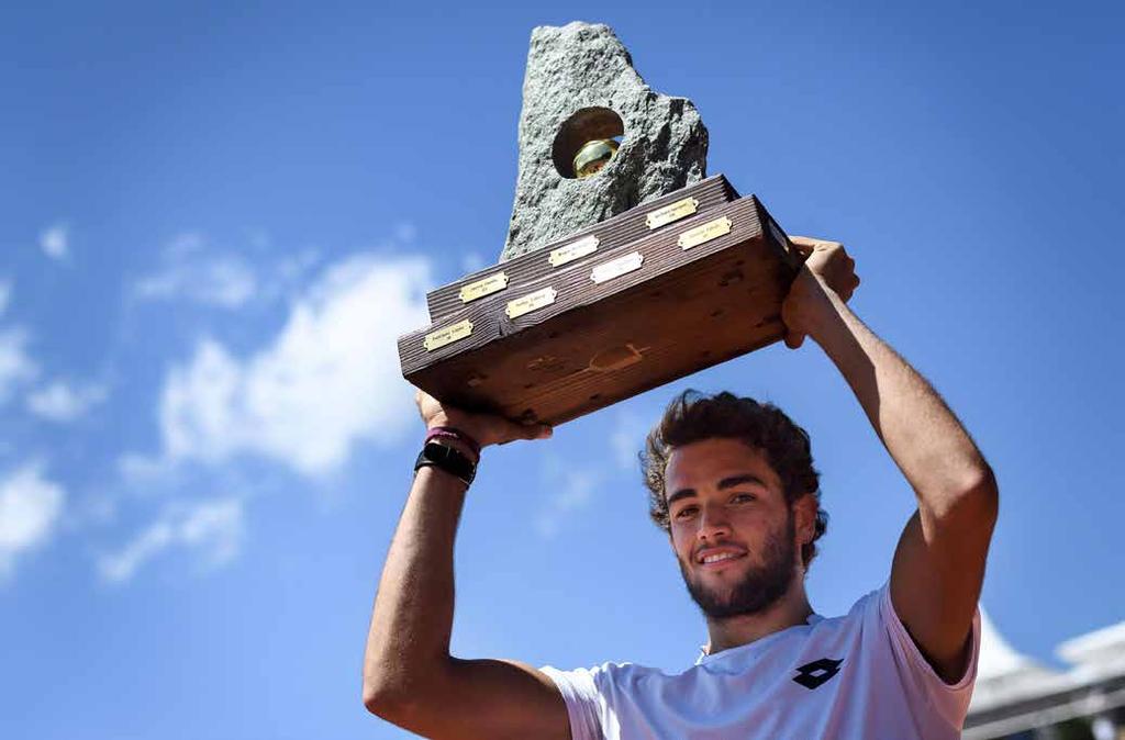 3 prima pagina L italiano che serve DI ENZO ANDERLONI - FOTO GETTY IMAGES I PROSSIMI ACE L appuntamento con i prossimi ace di Matteo Berrettini, qui con il trofeo di Gstaad, è per i suoi primi Us