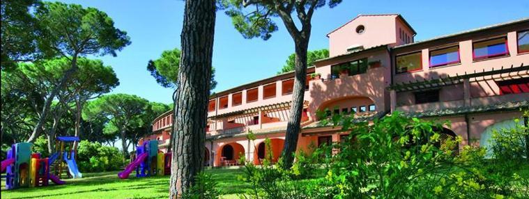 TOSCANA APARTHOTEL località Puntone Scarlino Parco giochi per bambini in zona retro hotel Il ristorante dispone di suggestiva terrazza coperta con