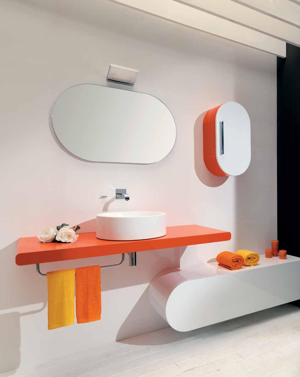 Composizione flux_us 019 laccata arancio 14 e bianco opaco, lavabo Glab in tecnoril bianco.