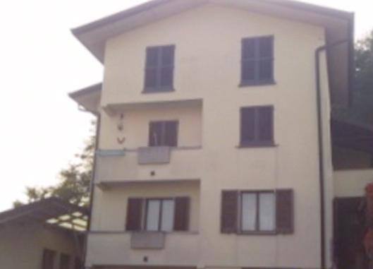 CESATE - VIA G. VERDI 3: PORZIONE DI IMMOBILE disposta su 2 p. composta da un locale al p.t e un locale al p. superiore con area di giardino, mq 46+mq 42, 2 locali. prezzo base Euro 22.500,00.