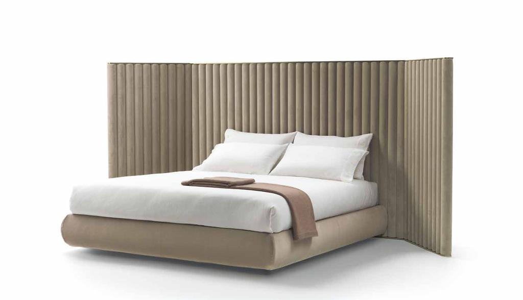 Biarritz LETTO BED Samuel Accoceberry Design Il letto Biarritz presenta un imponente testata la