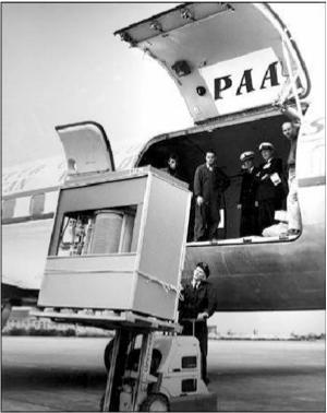 Il primo hard disk commerciale 1956 Il computer IBM 305 RAMAC includeva il primo disco magnetico nella storia dei calcolatori 5