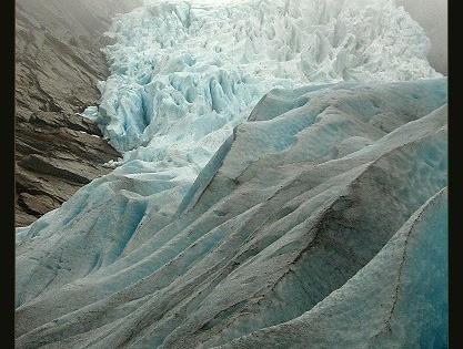 Giorno 5 Skei Briksdal Geiranger Fjord - Ålesund Escursione a Briksdal, per esplorare il braccio accessibile dello Jostedalbreen, il ghiacciaio su terraferma piú grande d Europa.