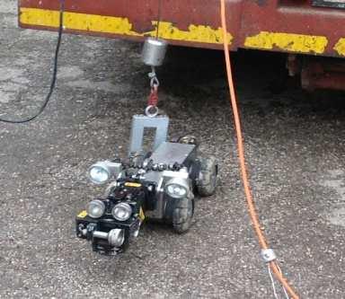 Telecamere montate su carrello a trattore robotizzato comandato a distanza avente 400mt. Di cavo che offre la possibilità di esaminare 800mt.