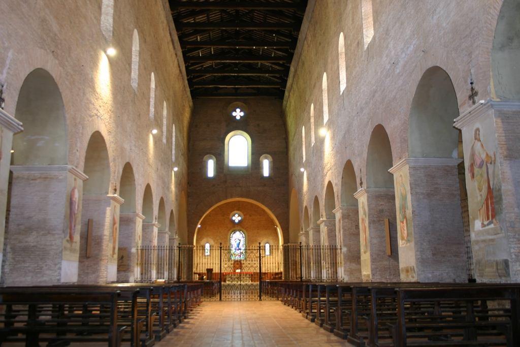 LA CHIESA La Chiesa era costruita con i principi della chiesa