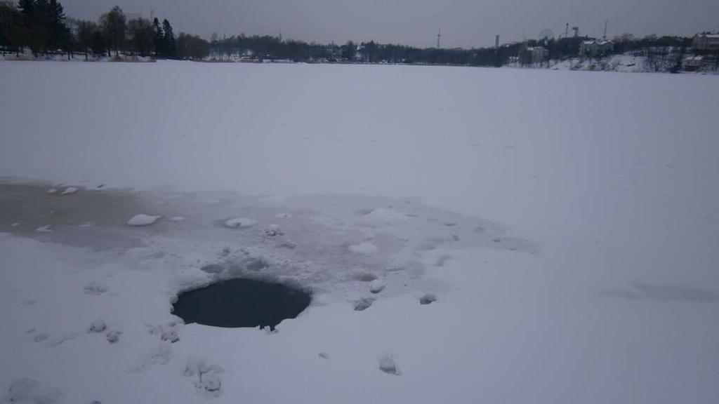 Acqua del suolo L acqua perviene al suolo per vie naturali attraverso immissioni dall alto (ad es. deposizioni atmosferiche), per infiltrazione laterale (ad es.