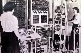 Colossus (UK, 1943) Il Colossus Mark II, faceva parte del progetto bellico per decifrare i messaggi tedeschi prodotti da Enigma (vedi