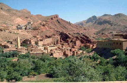 Le Gole del Todra e di Dades si aprono un varco sui monti dell Alto Atlante a nord e sono una delle bellezze più affascinanti di tutto il Marocco.