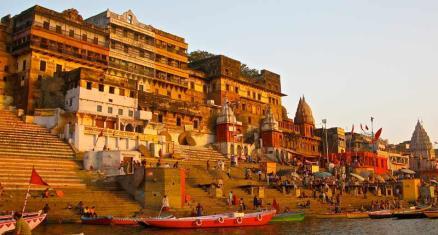del buddismo Sera: rientro in hotel e cena 19 Agosto: Varanasi Italia Mattina: