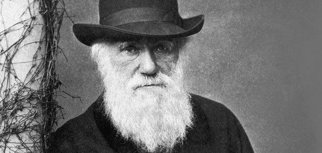 9 Charles Darwin Charles Robert Darwin (1809-1882): biologo e naturalista britannico. Viaggia intorno al mondo sulla nave HMS Beagle, raccogliendo dati su specie animali e vegetali.