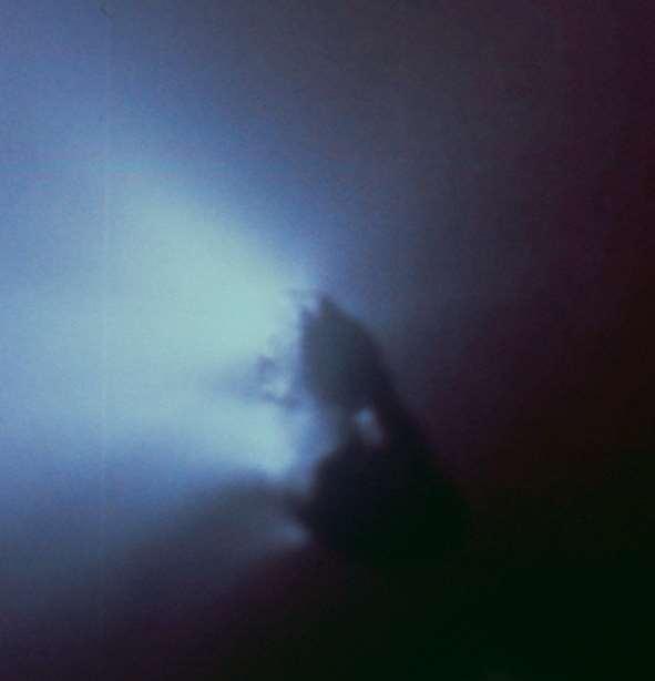 Il nucleo della cometa di Halley! La storica immagine del nucleo della cometa di Halley ripreso dalla sonda dell ESA Giotto il 13 marzo 1986 a 0,89 UA dal Sole.
