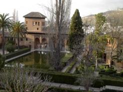 Il tempo è magnifico, abbiamo a nostra disposizione l intero pomeriggio per vedere con cura, i giardini, l Alcázar, il palazzo reale.