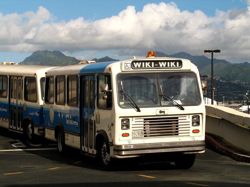 Il significato di Wiki wiki wiki è un termine hawaiano = veloce o molto veloce Si ispira al nome dei bus navetta da/per l'aeroporto di Honolulu Il
