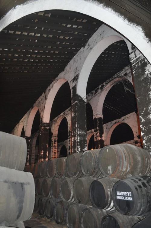 Jerez, Xeres o Sherry, sulle strade di questo vino hanno marciato civiltà e paesi, mitico e mitologico vino fortiﬁcato, prodotto