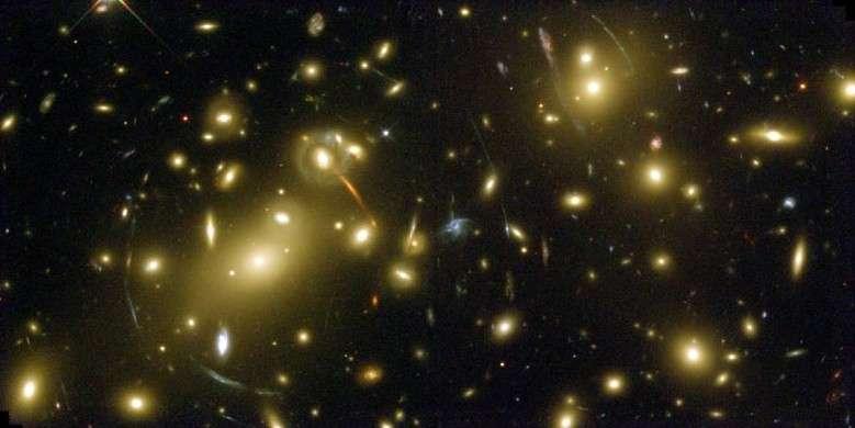 Gruppi (Cluster) di galassie circa 50 volte le dimensioni della Via Lattea.