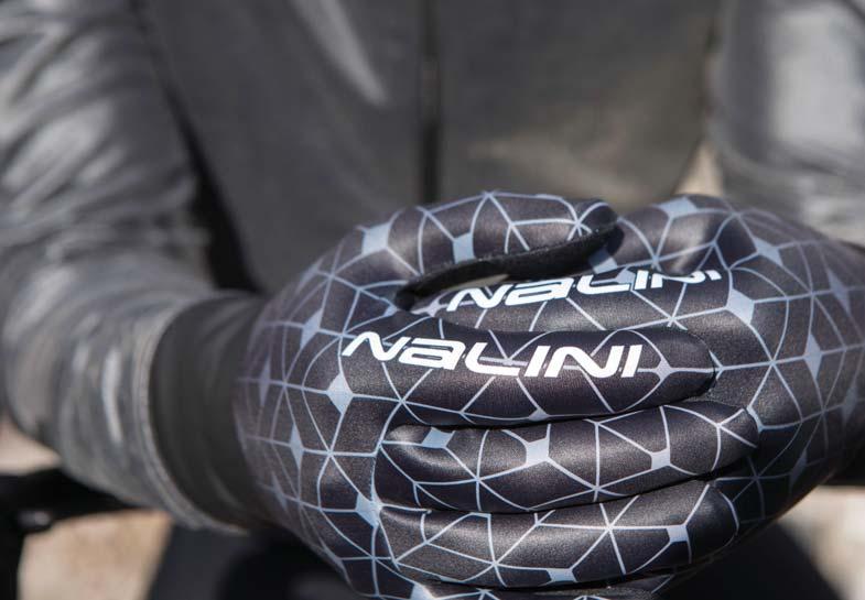 116 Nalini FW-18/19 Accessories 117 AHW Classic Winter Gloves AHW Neo Winter Gloves 02710801100C000.10 02711001100C000.10 IT Guanto slim fit in tessuto Thermospost W.R.