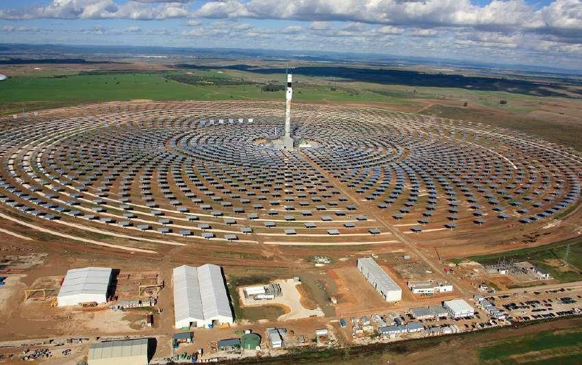 Impianto GEMASOLAR (Andalusia Spagna) Sistemi a Torre (Solar Tower) 2650 eliostati da 120 m 2 di superficie