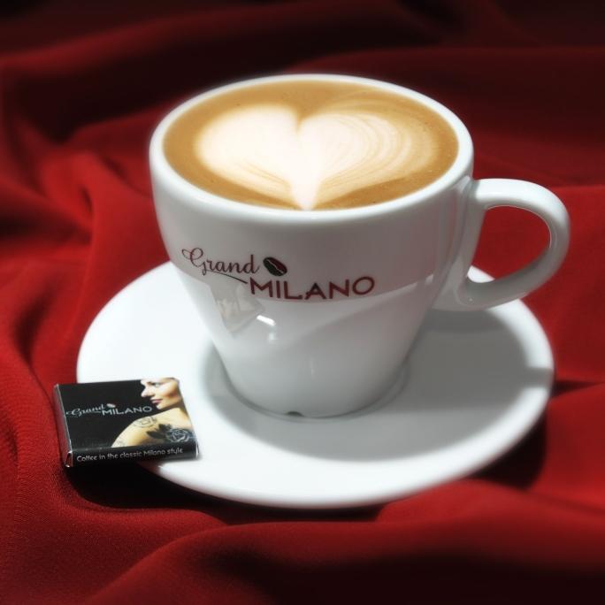 Káva a horúce nápoje / hot drinks ristretto espresso lungo americano zalievaná cappuccino latte macchiato viedenská espresso so zmrzlinou èokoláda tmavá èokoláda biela Alkoholické nápoje / alcohol