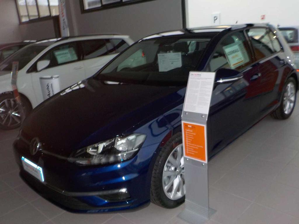 Volkswagen Golf VII 1.6 TDI 115 CV 5p. Highline BlueMotion Technology Golf 7ª serie Immatricolazione: 11/ 2017 KM: 52 Colore: bleu met. metallizzato Prezzo: 22.