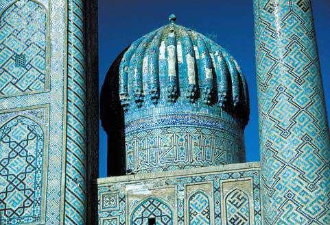 dei complessi architettonici più famosi al mondo. Inoltre la spettacolare Shakhi Zinda, la necropoli dei nobili: un tripudio del blu, dell azzurro e del turchese in tutte le possibili sfumature.