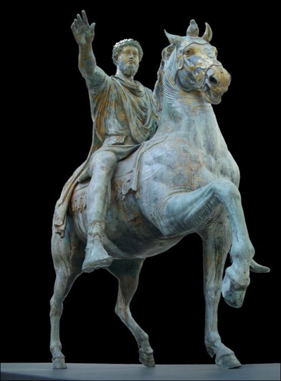 LA SCULTURA ROMANA La scultura è prevalentemente celebrativa, spesso dedicata a personaggi o vicende storiche.