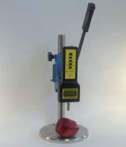 - use: hand held or on table test stand - range till 20 kg (till 44 lb) - accessories: 2 plungers (ø 8 and 11 mm) - weight: 550 gr (batteries included) - dimensions: 227x83x39 mm (8.9x3.3x1.