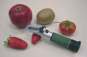 REFRACTOMETERS RIFRATTOMETRI Refractometers for reading sugar levels in: fruit, honey, grapes (alcoholic degree) - alloy body - crystal prisms and lenses Rifrattometri per la lettura della