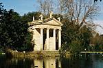 La Villa Borghese a Roma è uno dei più grandi parchi urbani in Europa. Lo Stato ha acquisito i giardini alla famiglia Borghese nel 1901 e sono stati aperti al pubblico il 12 luglio 1903.