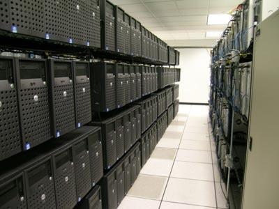 Mainframe (oggi) (2) Grandi server che supportano molti utenti operanti contemporaneamente Alla base dei giganteschi server web centralizzati!