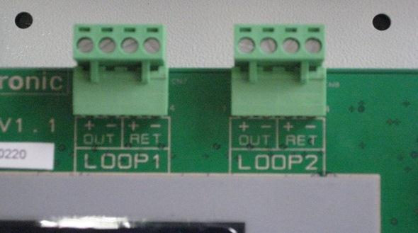 Fig. 7-2 Connessione loops 7.3. Connessione sirene 7.3.1.