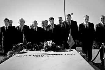 Varri i presidentit Rugova është vizituar edhe nga qindra qytetarë dhe përfaqësues institucionesh.