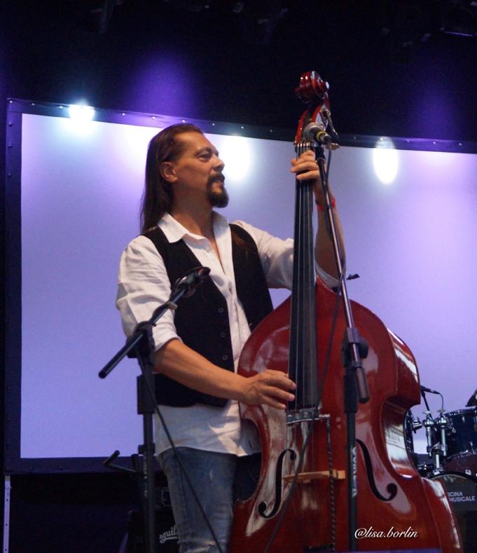 Matteo Luraghi Bassista e contrabbassista con un grande amore per il rock e il funk collabora negli anni con varie realtà del rock milanese.